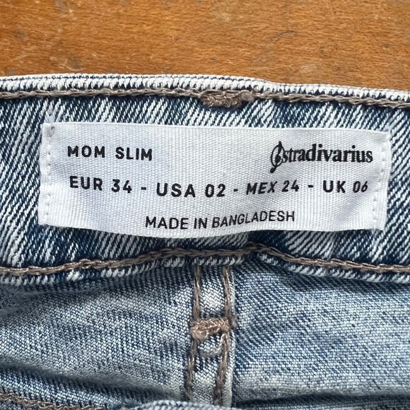 Stradivarius Medium Wash Mom Slim Blue Jeans - Picture 3 of 3